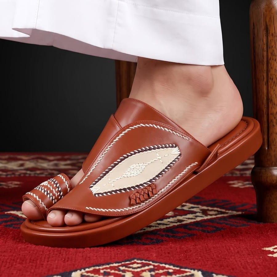 حذاء شرقي فاخر