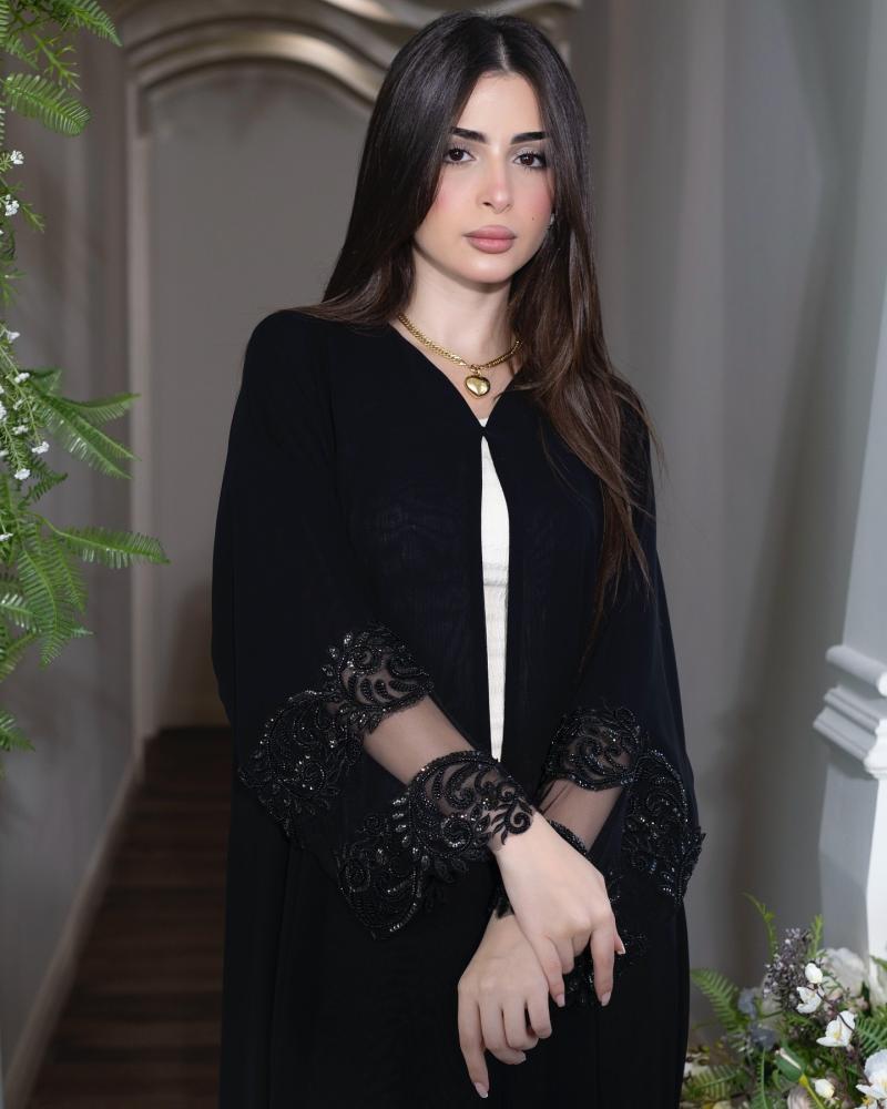 عباية نسائية سوداء مفتوحة فاخرة بأكمام دانتيل مطرزة وتصميم واسع أنيق | عبايات مناسبات وسهرات راقية