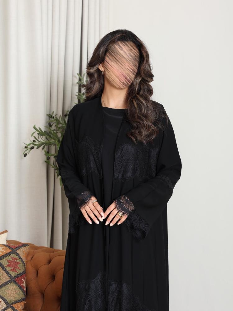 عباية نسائية سوداء مفتوحة بتطريز دانتيل فاخر ونقوش هندسية على الصدر والأطراف والأكمام | عبايات كلوش للمناسبات والخروج راقية