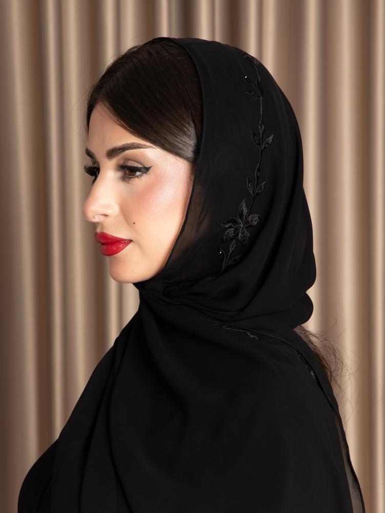 عباية نسائية سوداء كلوش فاخرة بتطريز ورود سوداء على الجوانب والظهر وأكمام واسعة | عبايات ملكية أنيقة للمناسبات والسهرات والخروج