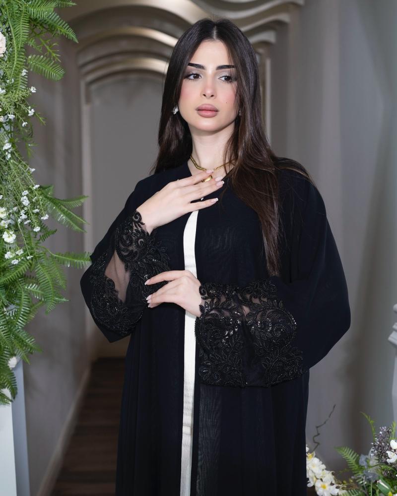 عباية نسائية سوداء مفتوحة فاخرة بأكمام دانتيل مطرزة وتصميم واسع أنيق | عبايات مناسبات وسهرات راقية