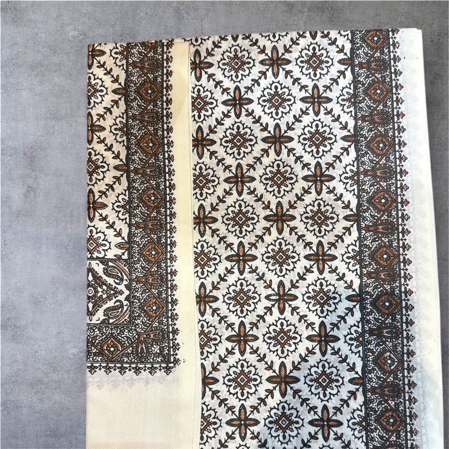 A Kashmiri shawl, meter by meter
