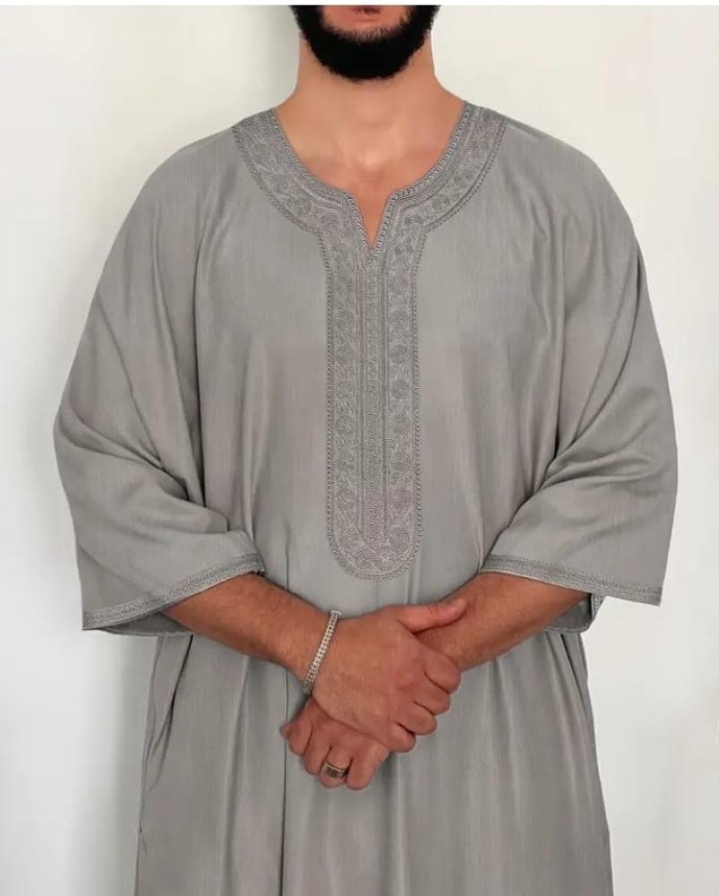 ثوب مغربي رصاصي