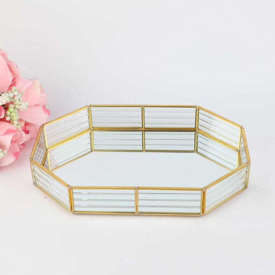 Rectangular serving dish with mirrors