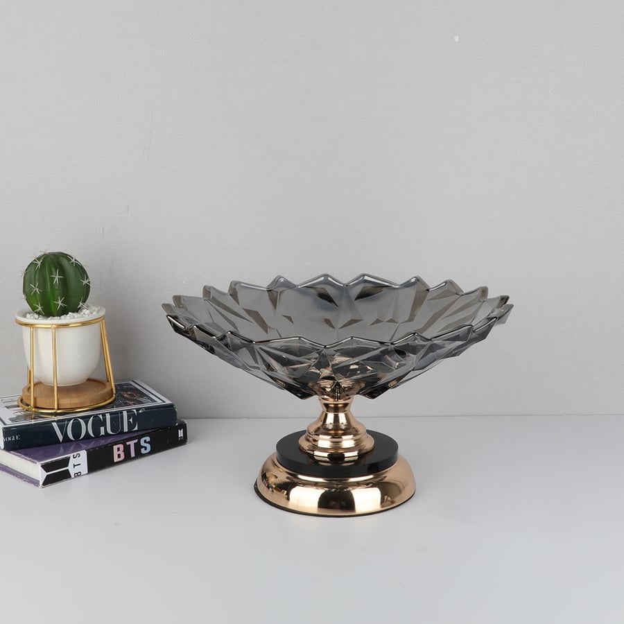Serving glass plate with a round gold base 33 cm