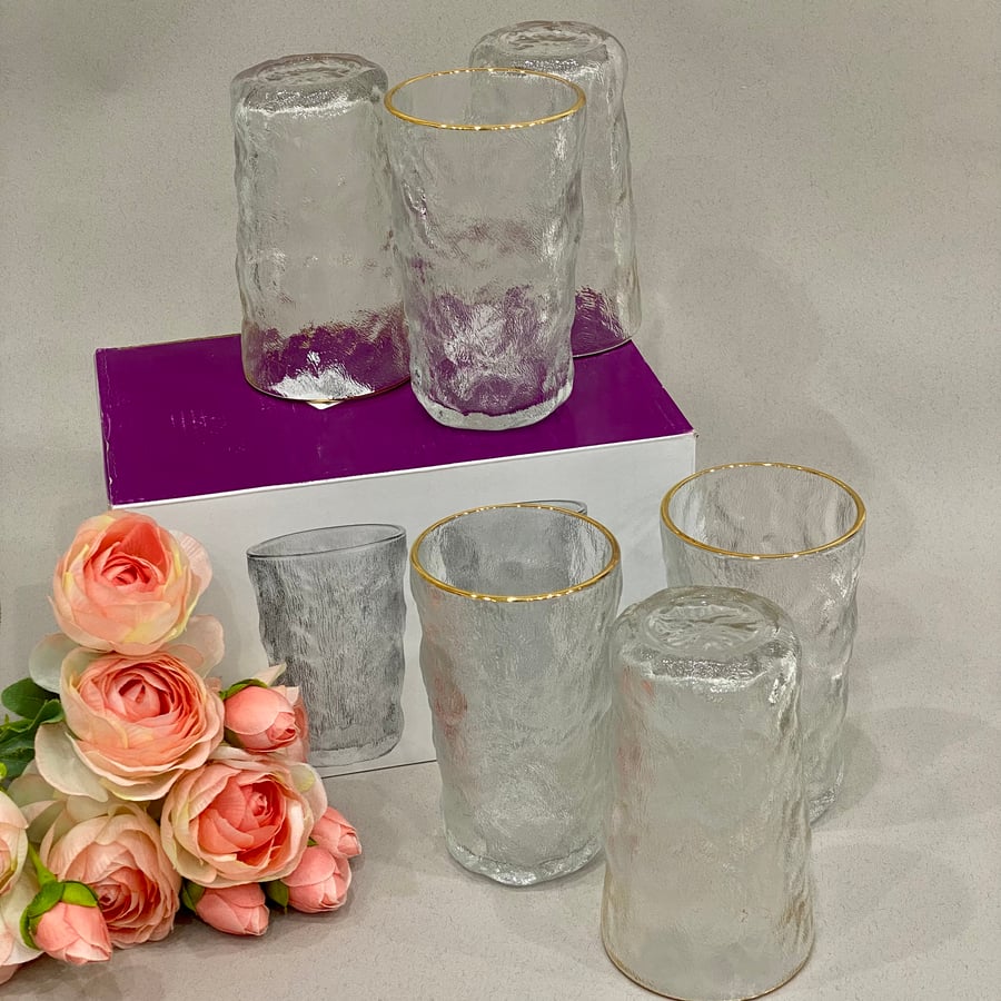 Set of glasses with gold-colored rims, 6 pieces