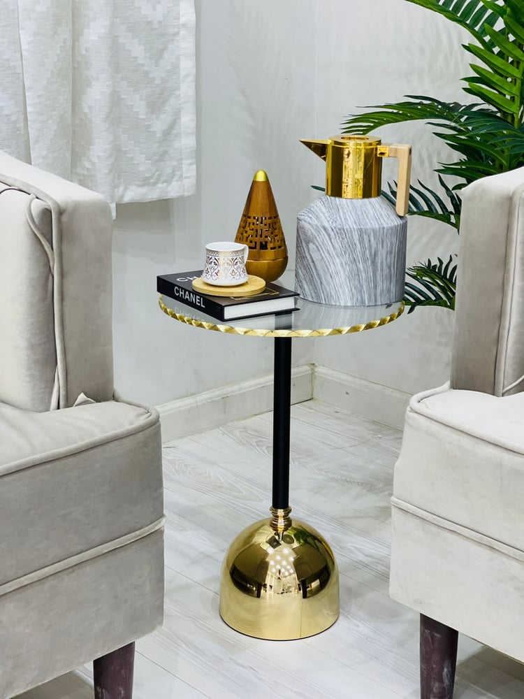 طاولة خدمة زجاج بحواف ذهبي  50*35 سم
