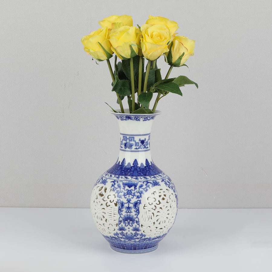 فازة سيراميك ازرق مع ابيض  ارتفاع 25سم