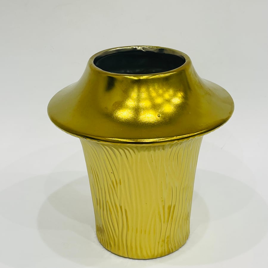 Golden ceramic vase size 23*11 height