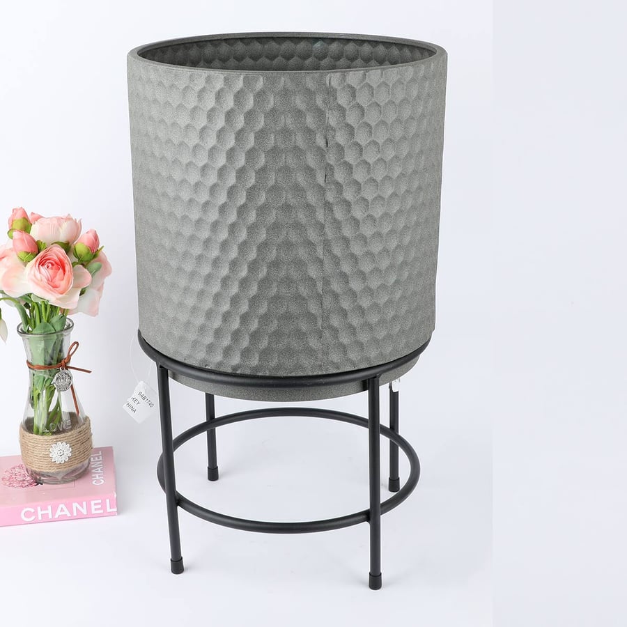 Iron stand with a base size of 50*29 cm