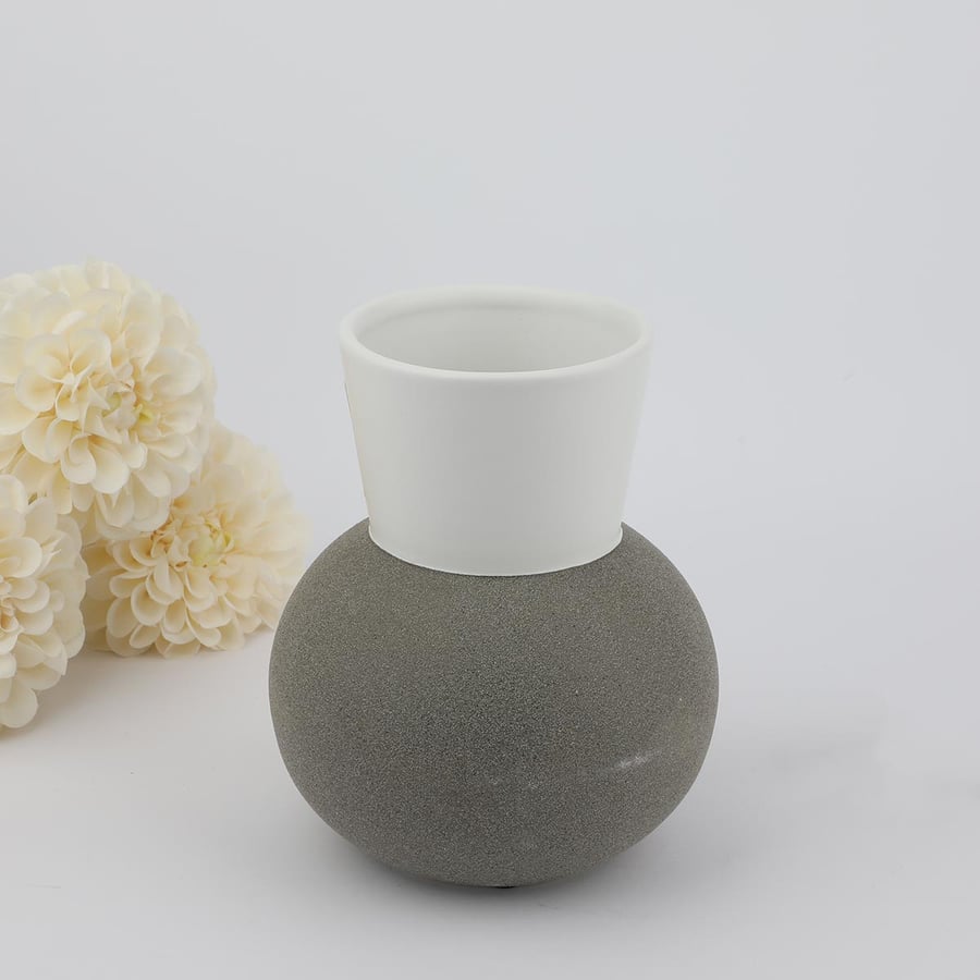White ceramic vase with gray, 17 cm size, height