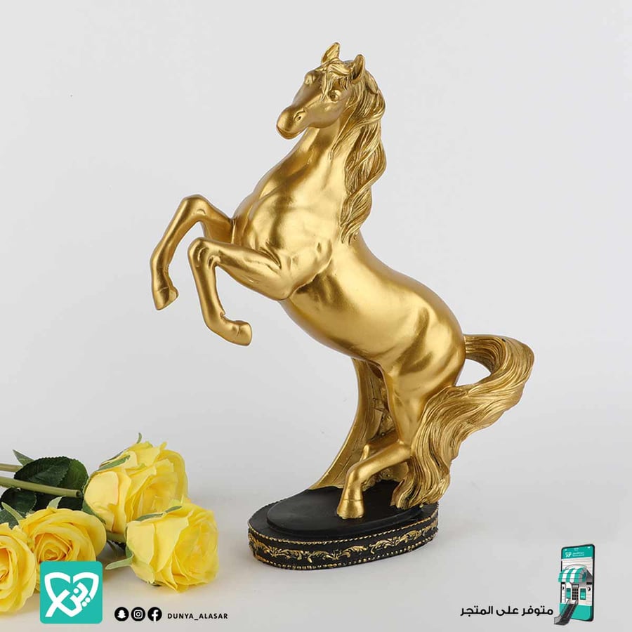 مجسم بشكل حصان ذهبي بقاعدة سوداء ارتفاع 33سم