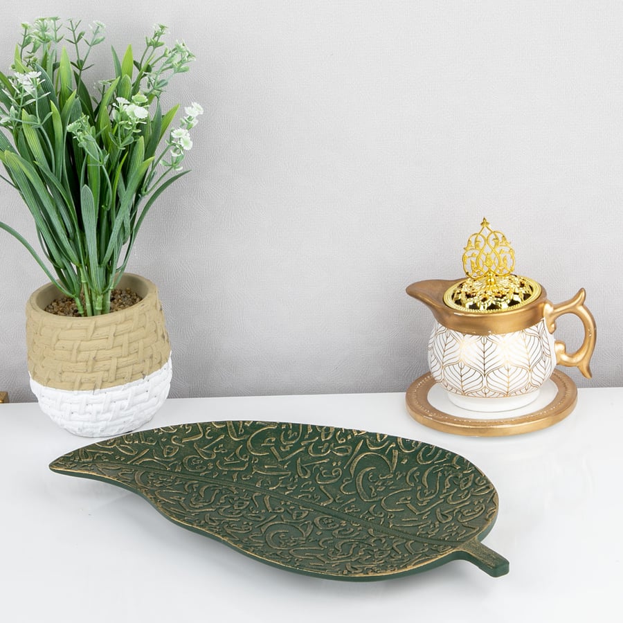 Wooden plate set in the shape of a leaf, decorated with Arabic letters, 32*17 cm