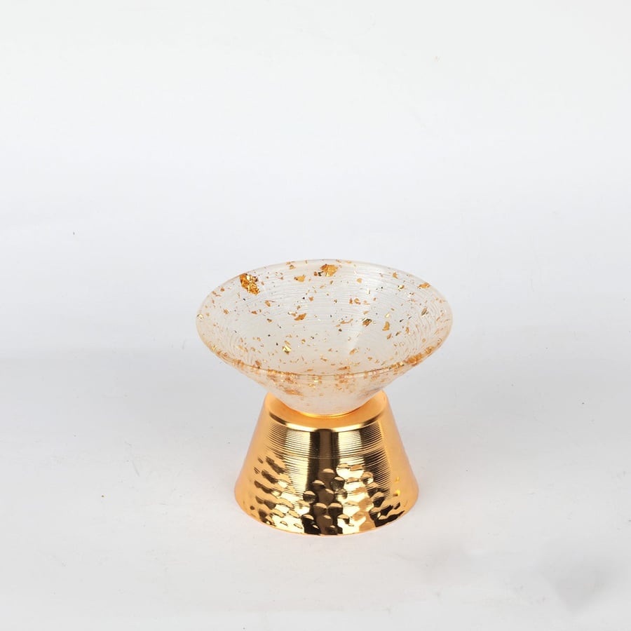 Round acrylic plate with a gold base, size 9*11 cm