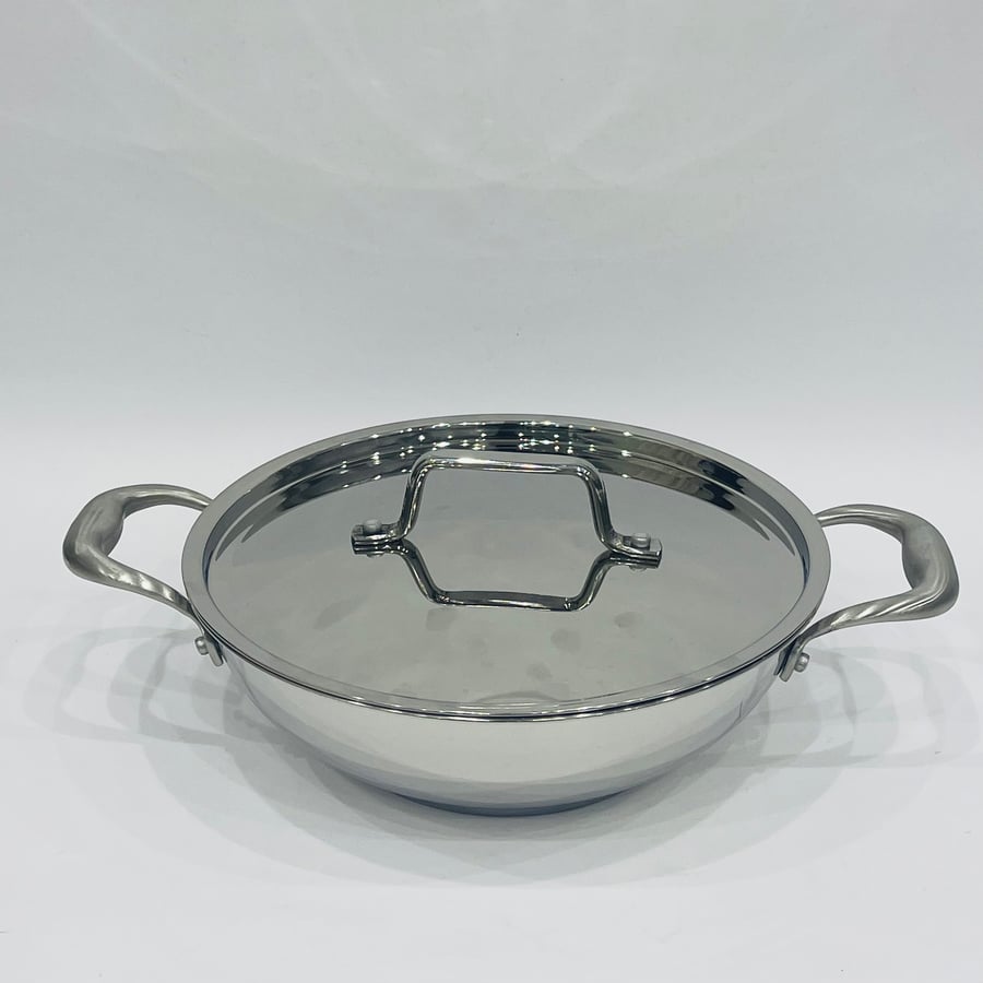 Stainless steel frying pan with handles and lid, 24 cm size