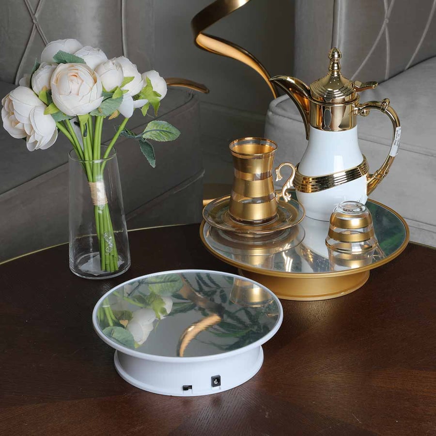 A moving base powered by USB charging or batteries, white color, 20 cm size