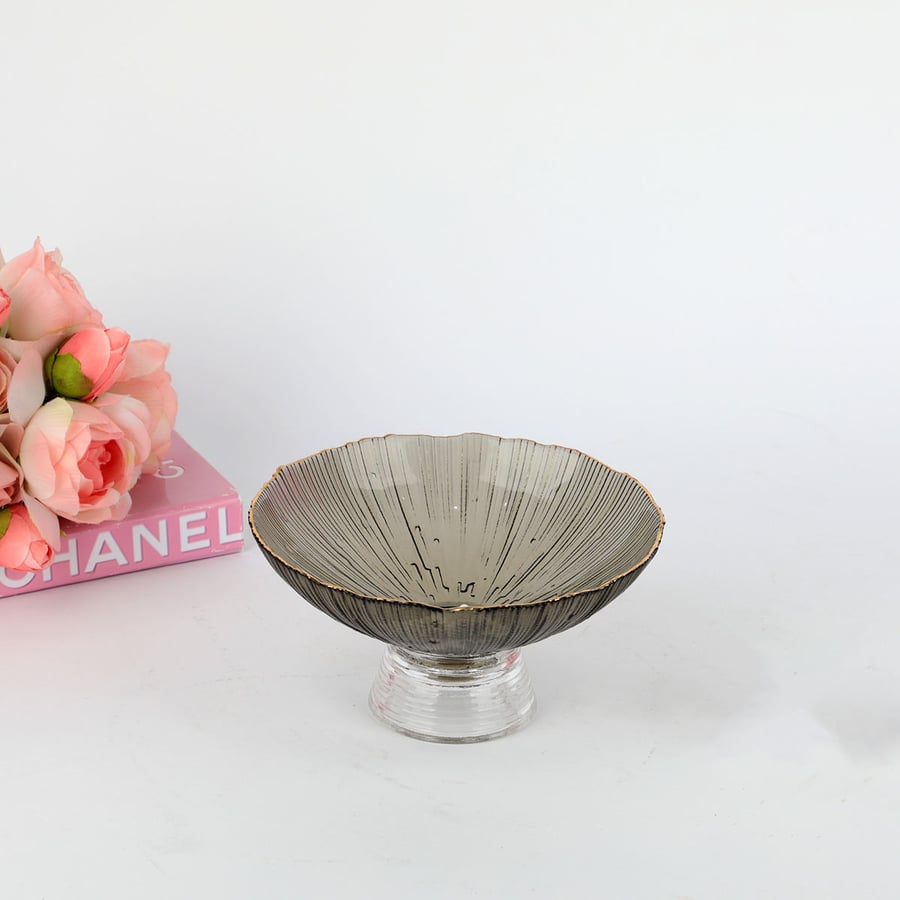Glass plate with a 15 cm base