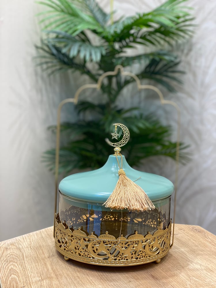 علبة زجاج شفاف بغطاء  ارتفاع20*25 سم