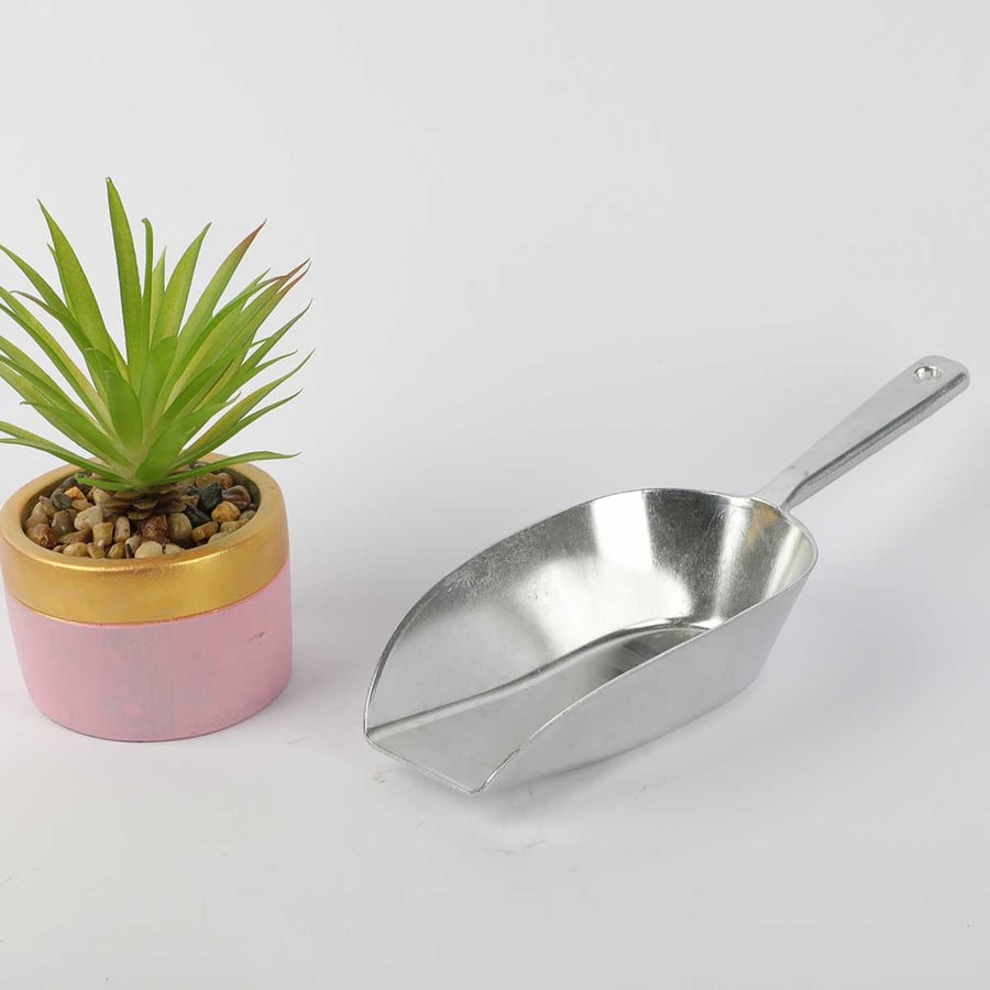 Aluminum measuring scoop size 15*9 cm