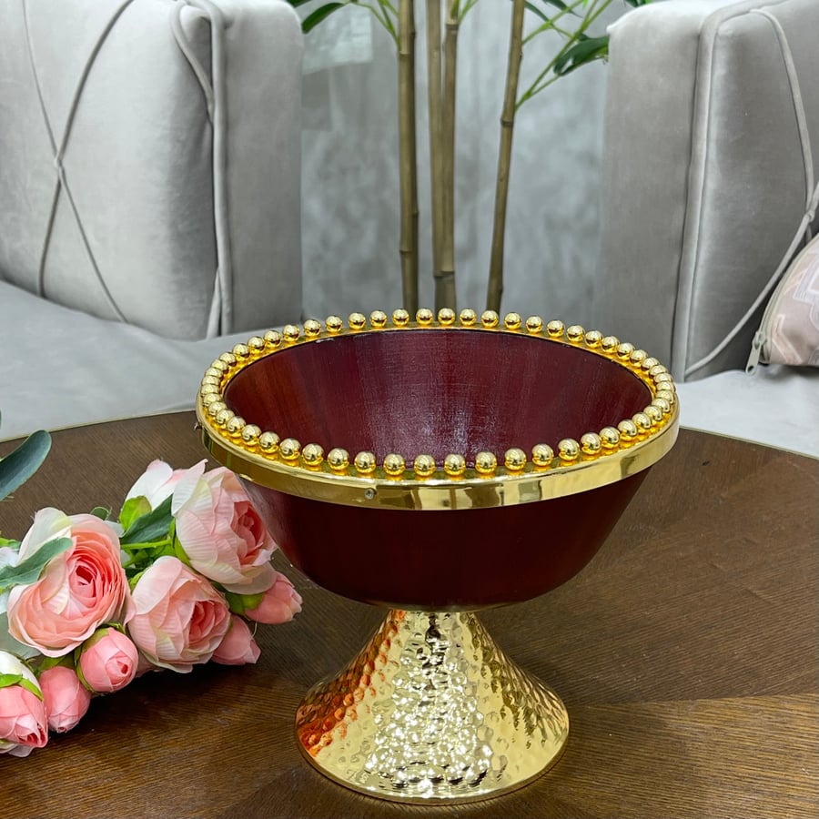 صحن حلا خشب بقاعدة استيل ذهبي  19*16سم