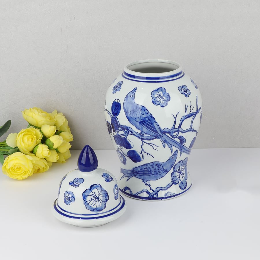Blue and white ceramic vase with lid, height 36 cm