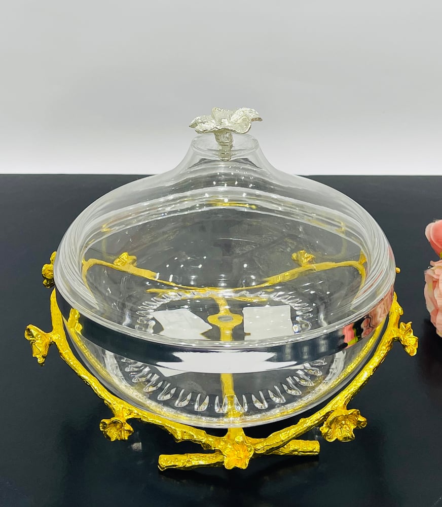 Date tray with a transparent round cover, gold base, silver line, 18 cm size