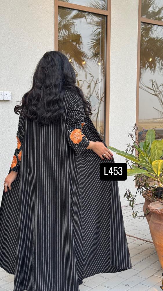 عباية كريب مقلم تطريز يدوي وشك يدوي قصة عادية