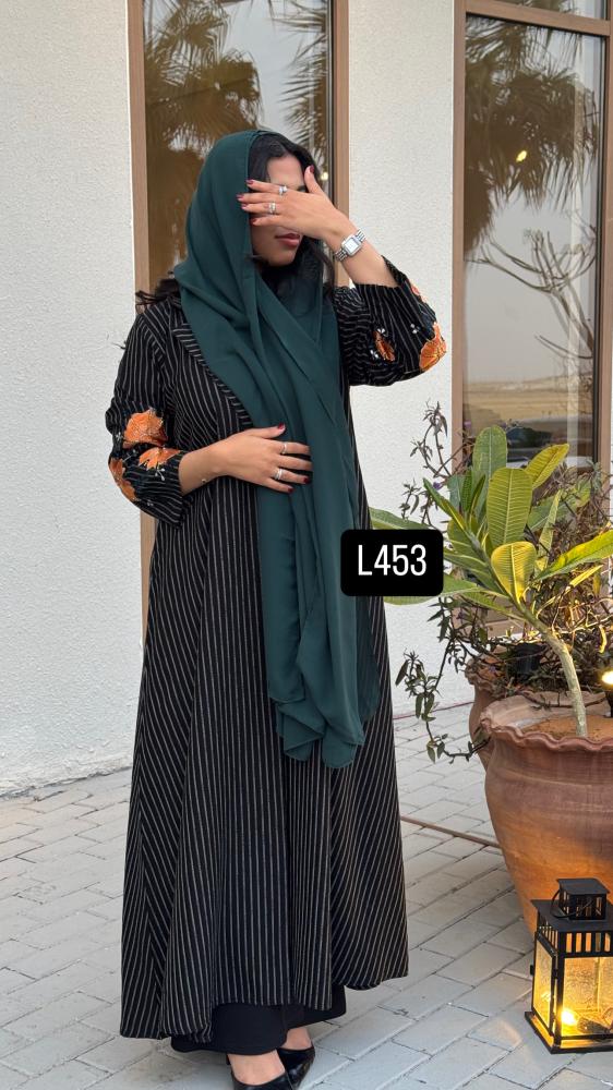 عباية كريب مقلم تطريز يدوي وشك يدوي قصة عادية