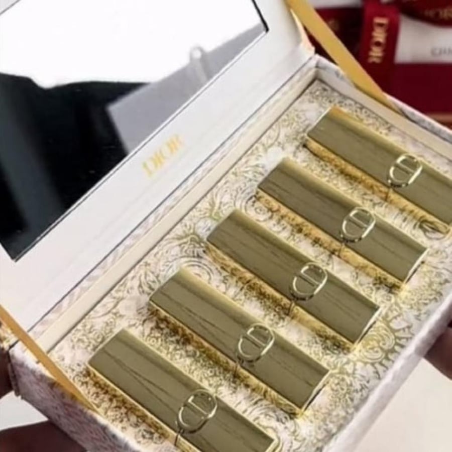مجموعة ارواج Dior مع الملحقات