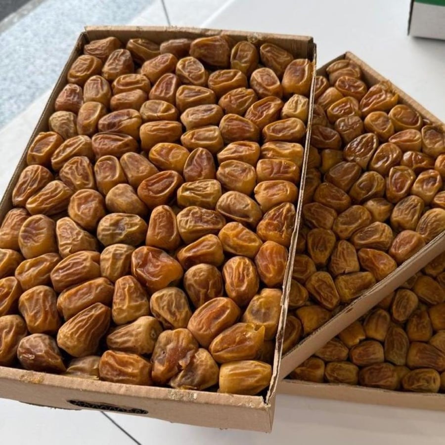 6 كراتين تمر مفتل سكري 3 ك