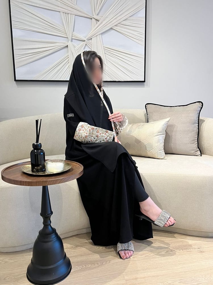 عباية بكم ابيض