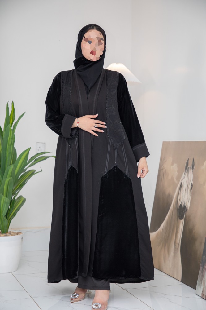 عباية اكمام مخمل