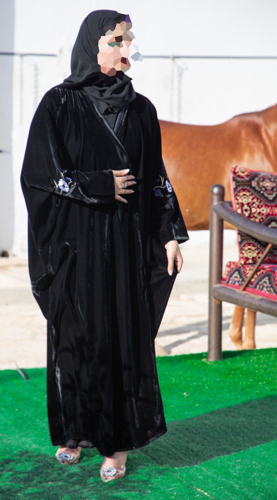 عباية مخمل