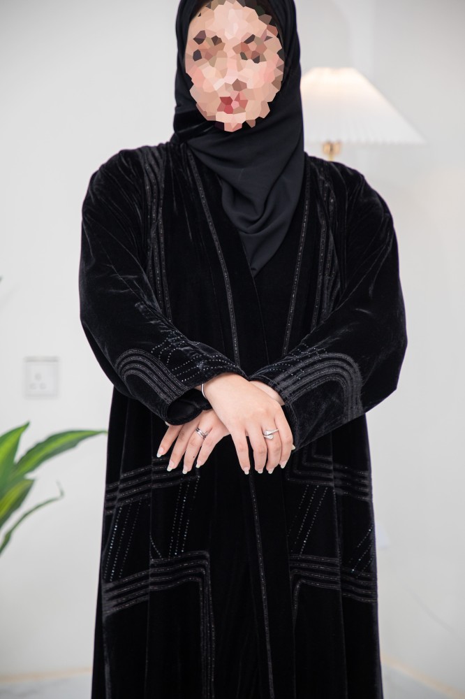 عباية مخمل مخطط عرض