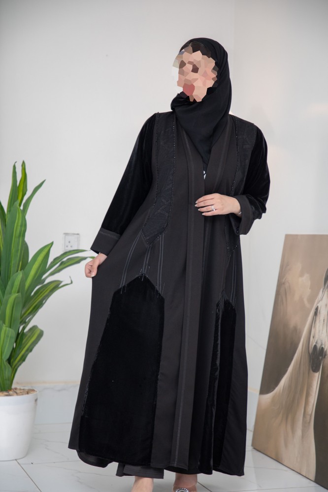عباية اكمام مخمل