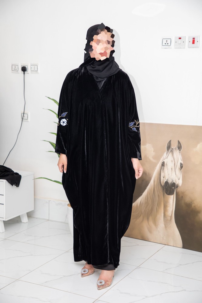 عباية مخمل