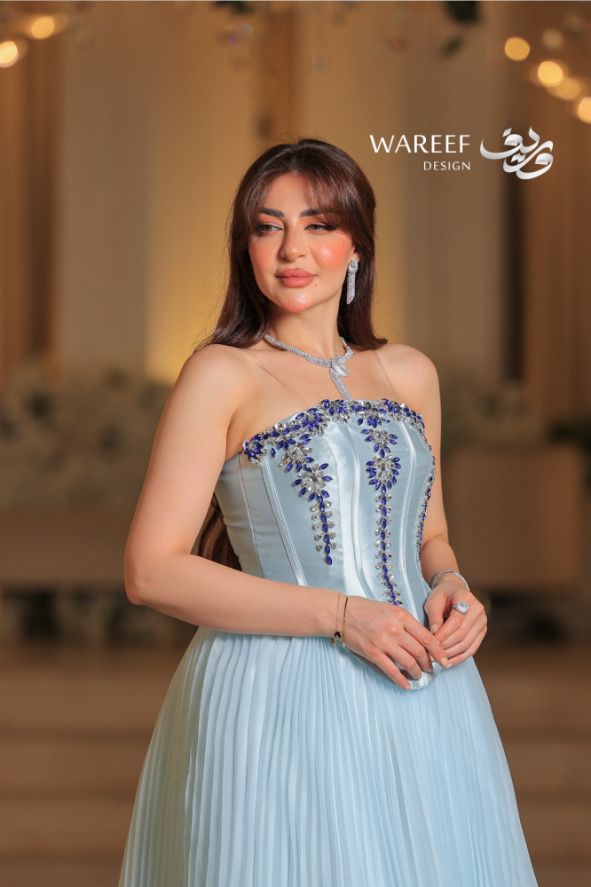 فستان سهره بالكورسيه والتطريز الكحلي