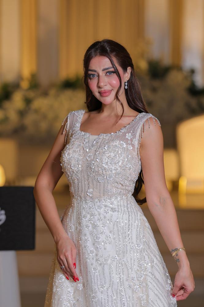 فستان  ملكي بتطريز كامل وقصة A-Line