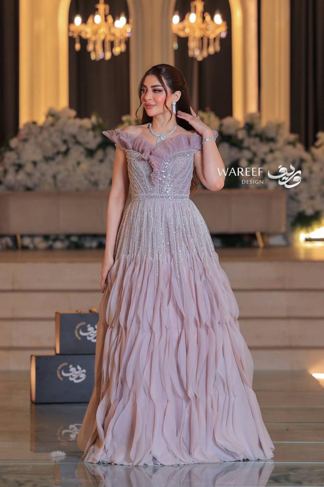 فستان سهره باللون الموف الفاتح اوف شولدر