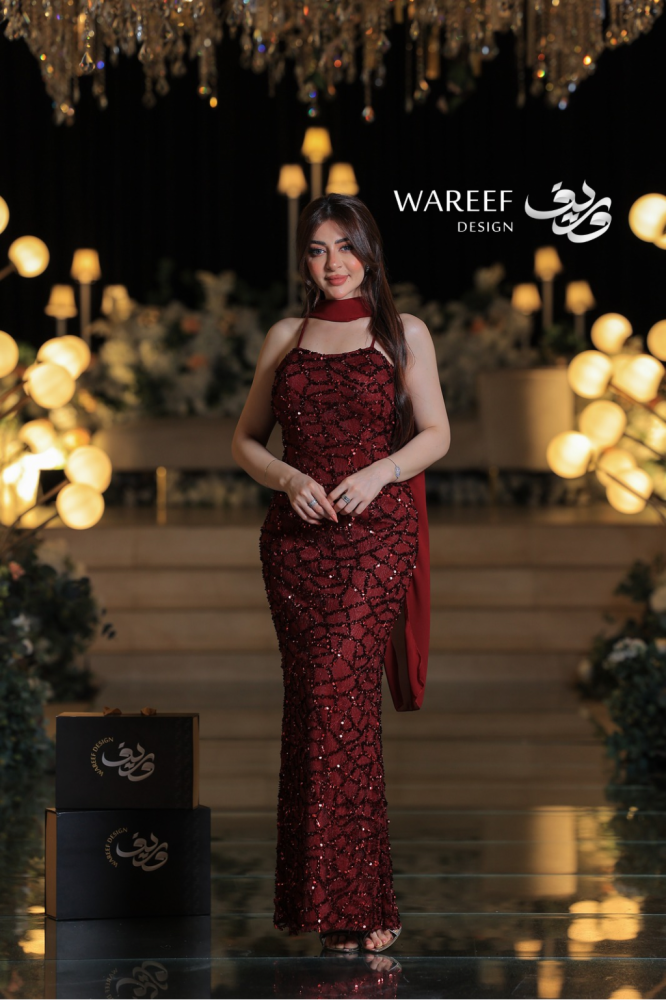فستان سهرة خمري ضيق
