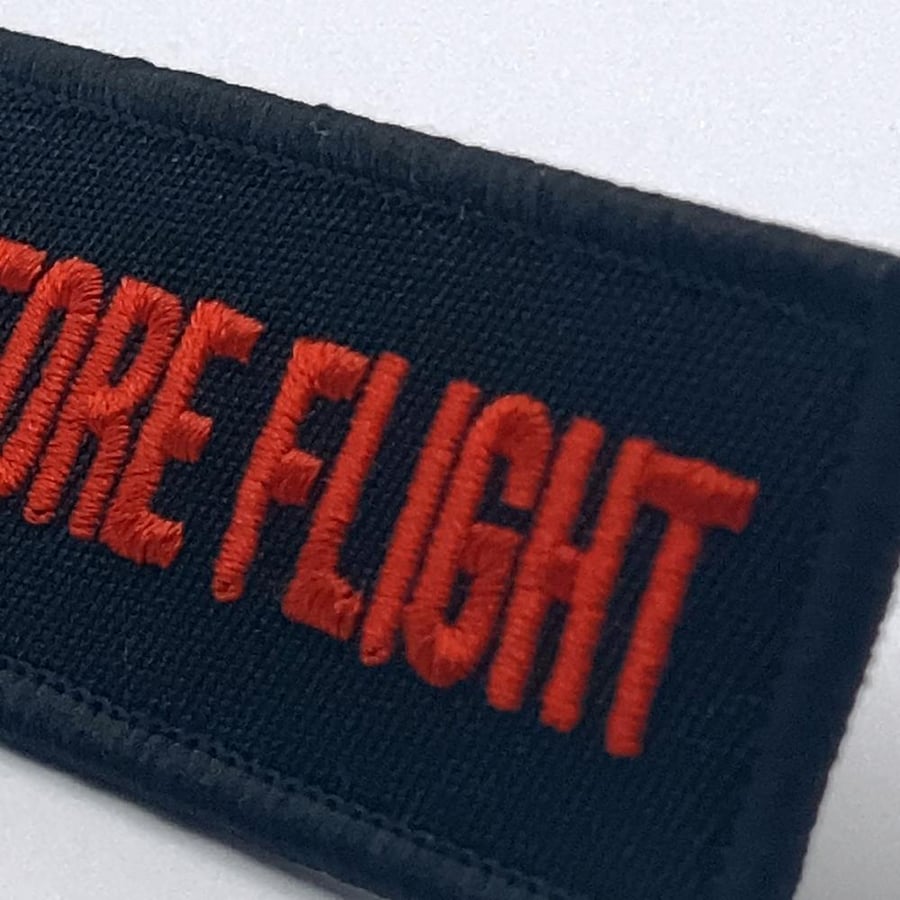 insert before flight - اسود