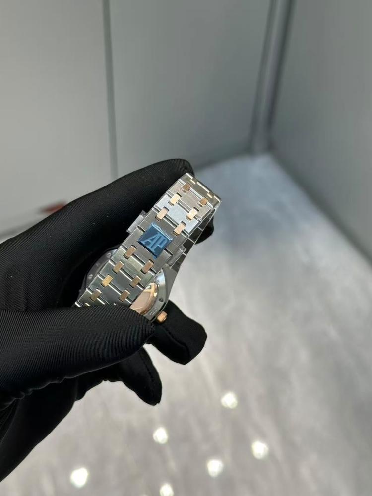 ساعة AP مقاس 33