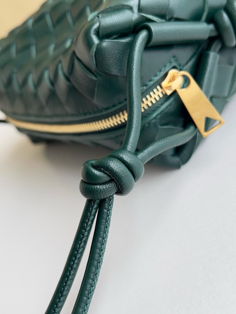 بوتيقا mini lntrecciato مقاس 17cm