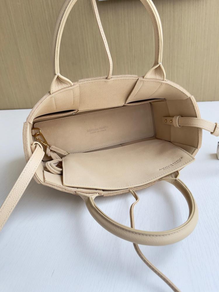بوتيقا Arco Tote مقاس 25cm
