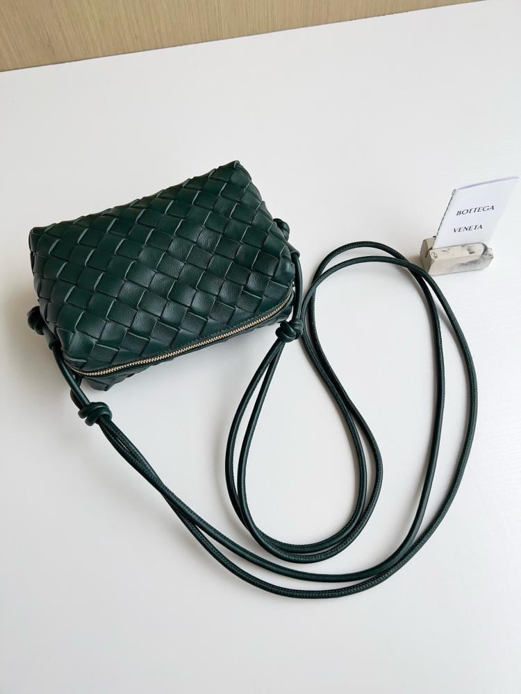 بوتيقا mini lntrecciato مقاس 17cm