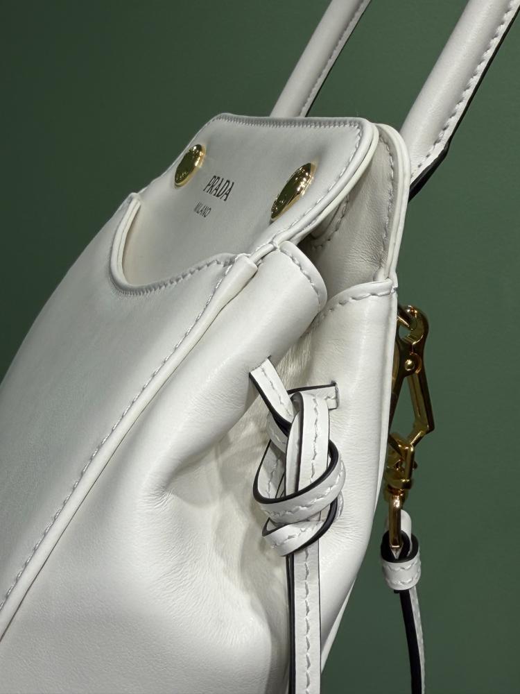 برادا carry مقاس 21cm