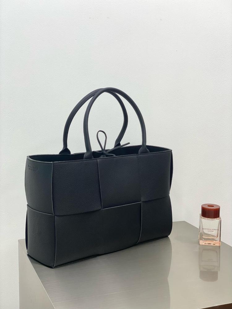 بوتيقا Arco Tote مقاس 36.5cm
