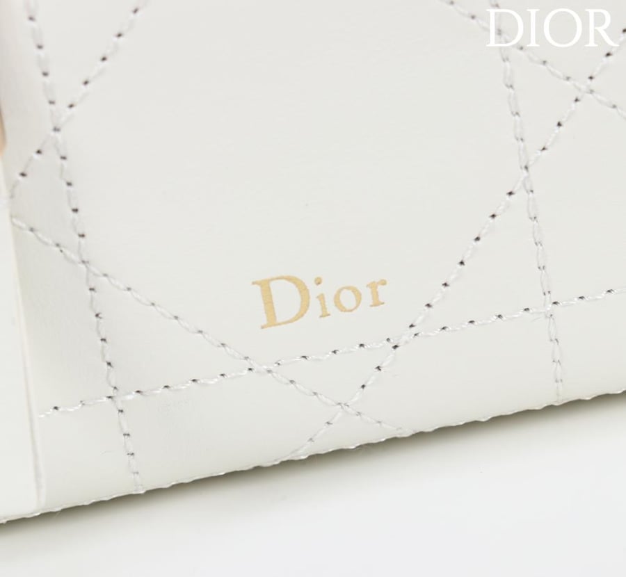 ديور Trianon Soft Vanity مقاس 19cm