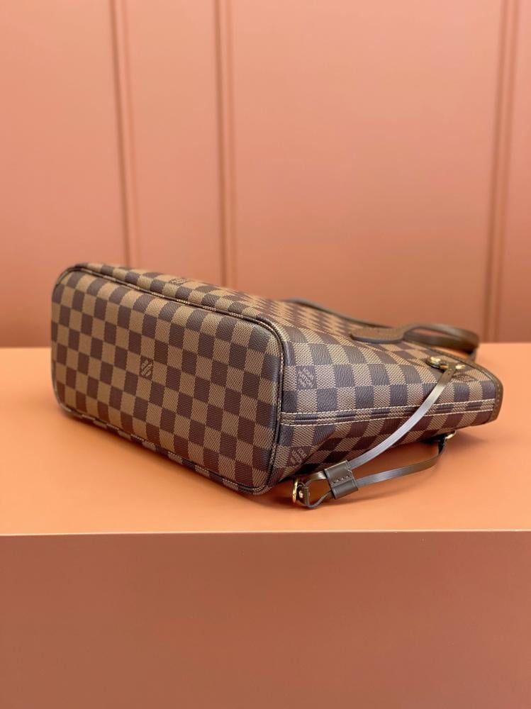 لوي فيتون neverfull pm