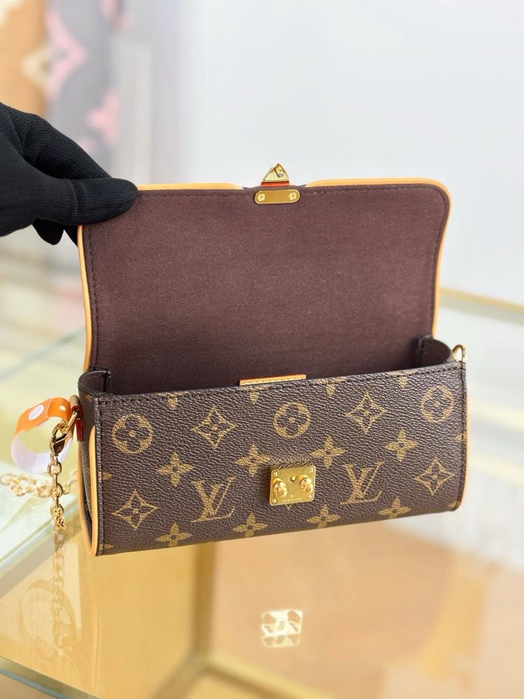 لوي فيتون ‏POCHETTE CAMILLE مقاس 20cm